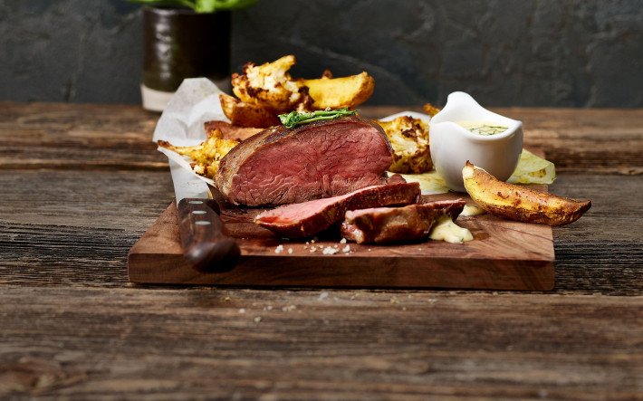 Fleisch angerichtet
